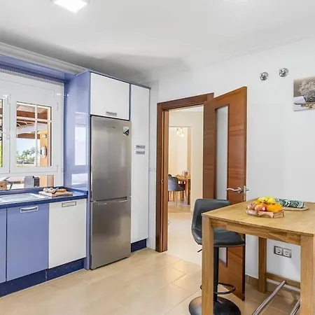 Luxury With Sea View, Heated Pool Villa