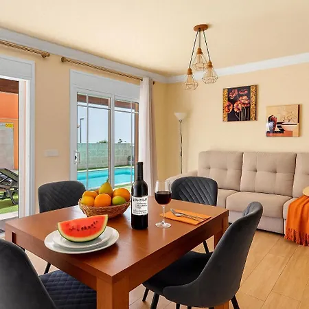 Luxury With Sea View, Heated Pool Βίλα *