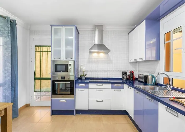 Вилла Luxury With Sea View, Heated Pool *