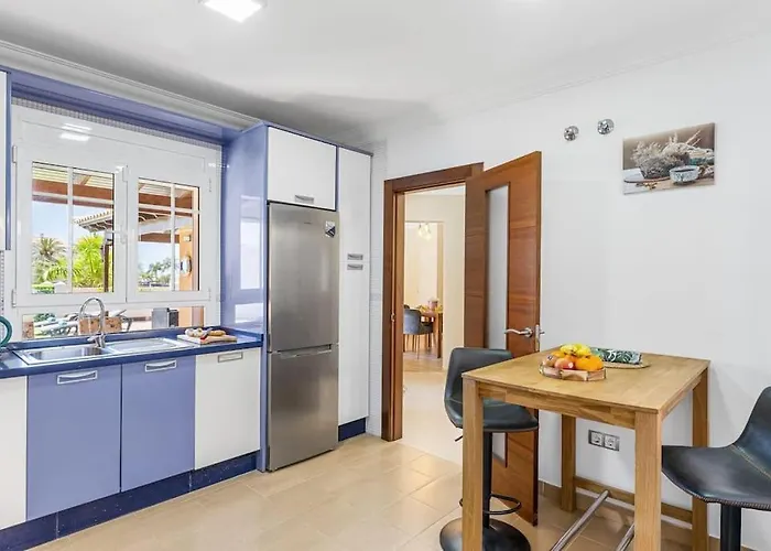 Luxury With Sea View, Heated Pool Вилла