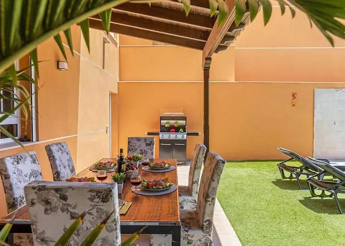 Luxury With Sea View, Heated Pool Вилла