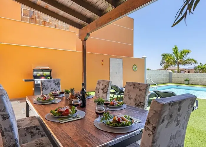 Вилла Luxury With Sea View, Heated Pool