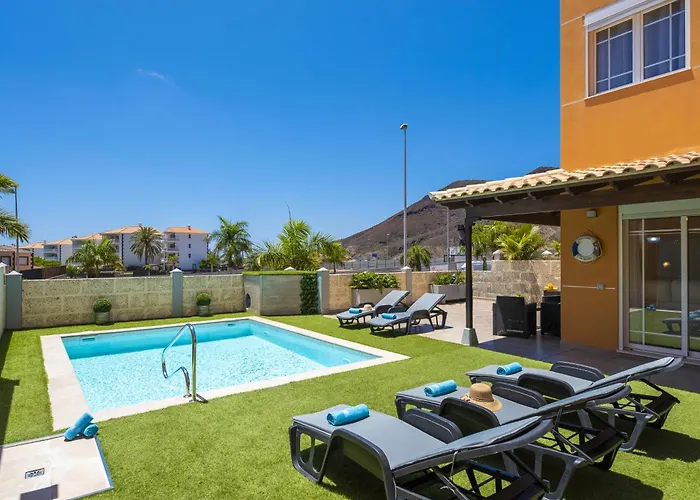 Вилла Luxury With Sea View, Heated Pool Арона