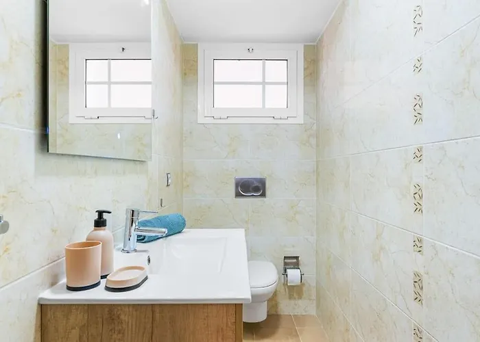 Luxury With Sea View, Heated Pool Villa