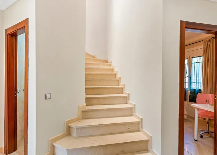 Вилла Luxury With Sea View, Heated Pool Арона