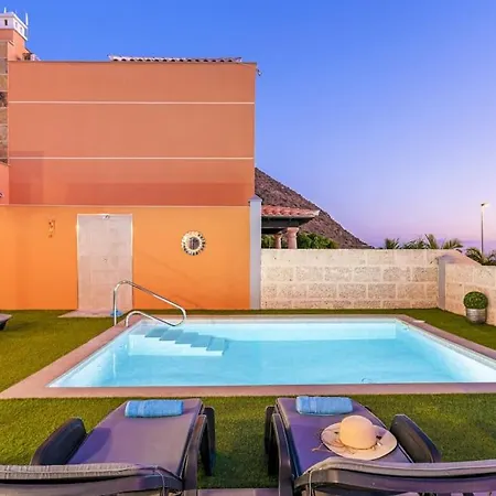 Luxury With Sea View, Heated Pool فيلة
